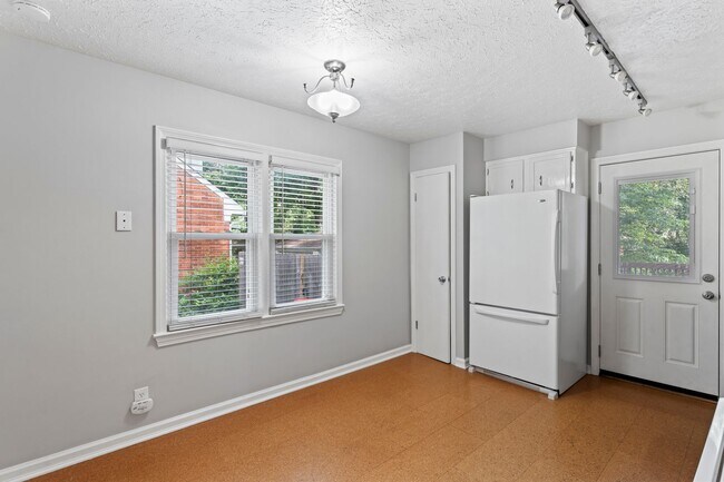 Building Photo - 4227 Hillbrook Dr