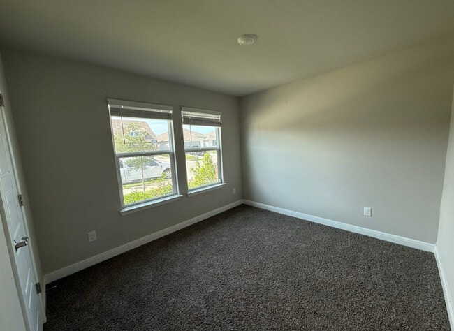 Building Photo - 701 Trinity Pk Trl