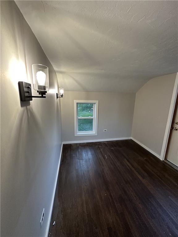 Building Photo - 2 Lake Ct