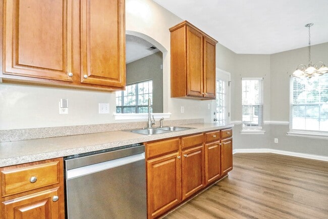 Building Photo - 1000 Pershing Ct