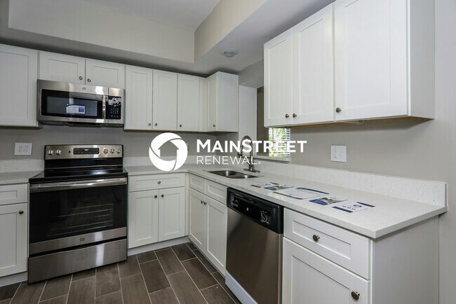 Building Photo - 4 Bedroom Pet-Friendly Home in Miami, FL w...