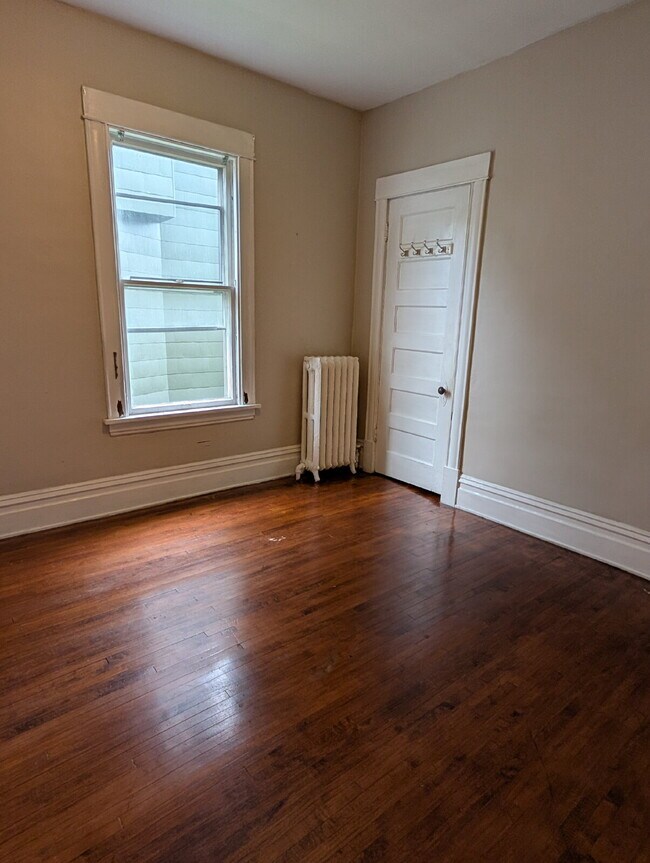 Building Photo - Bright & Charming 3BR With Garage Included In NE Minneapolis