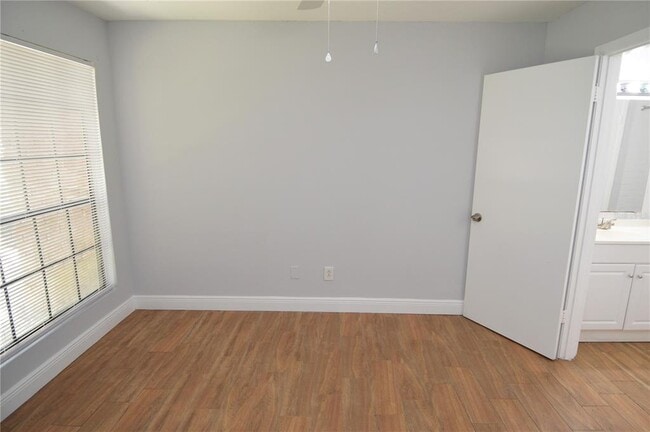 Building Photo - 8722 Mallard Reserve Dr