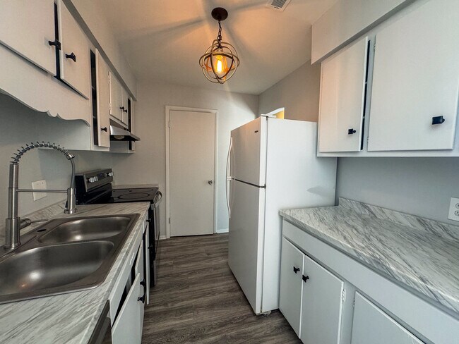 Building Photo - 1287 Schaub Dr