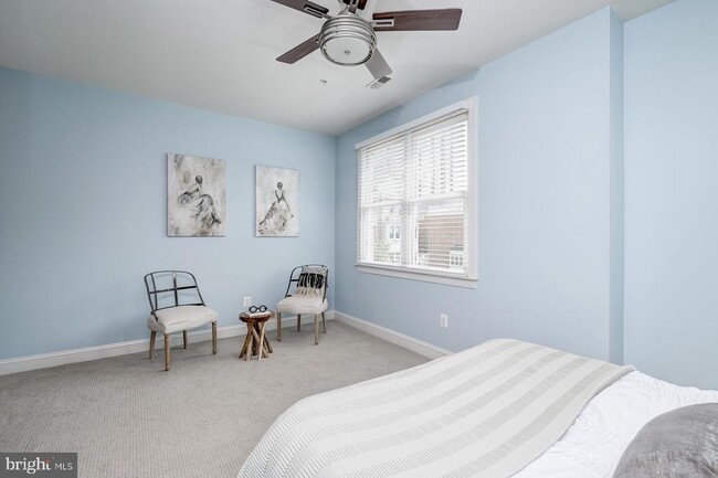 Building Photo - 1236 Harbor Island Walk