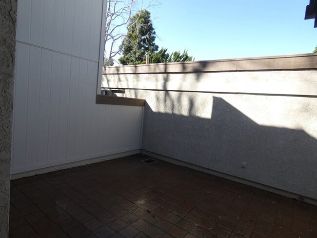 Building Photo - Spacious Townhome at Stonebridge