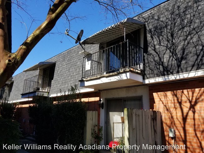 Building Photo - 2 br, 1 bath House - 211 Versailles Unit 10