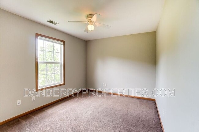 Building Photo - 1103 N Byrne Rd