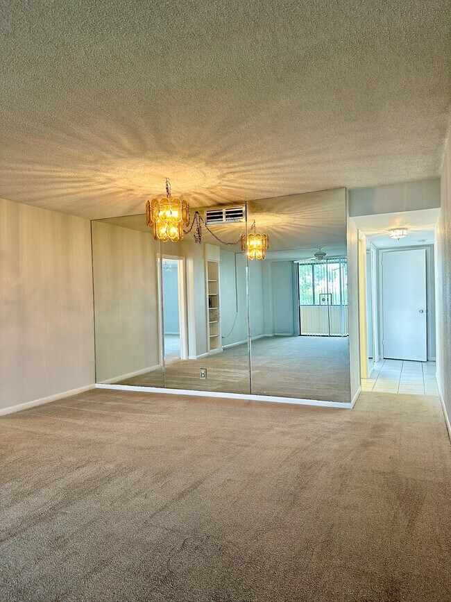Building Photo - 2617 Cove Cay Dr