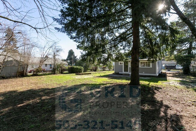 Building Photo - Two Bedroom Craftsman Home Available in th...