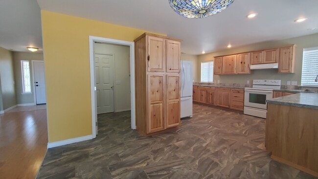 Building Photo - 2452 N Rhode Island Ct