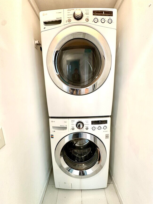 Building Photo - 606 John F. Kennedy Blvd