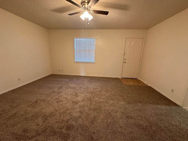 Building Photo - Available now! Nice 2 Bedroom, 2 Full Bath...