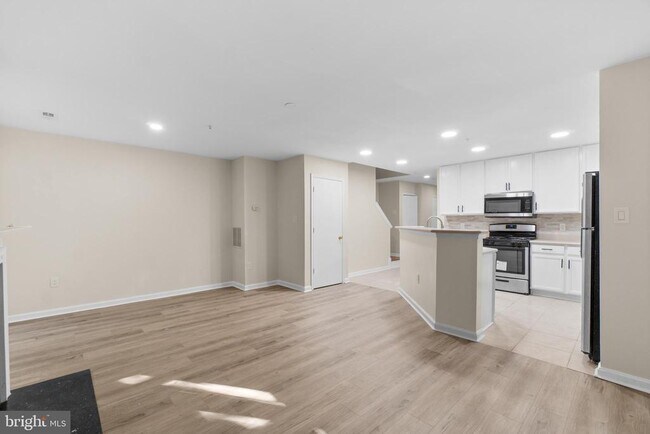 Building Photo - 111 Cavenrock Ct