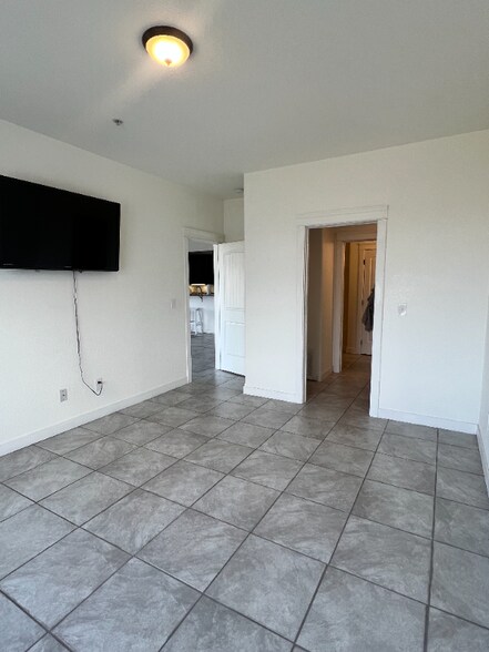 Building Photo - 122 Red Hawk Dr