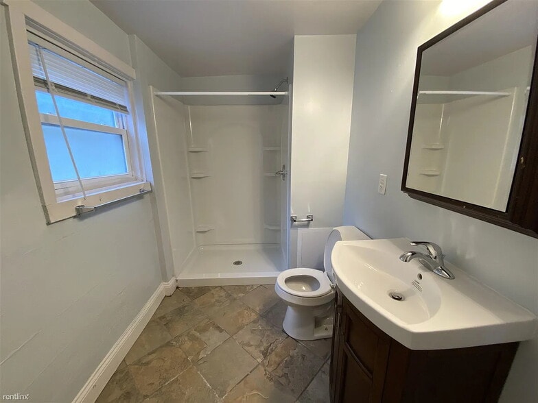 Building Photo - 1043 N Main St