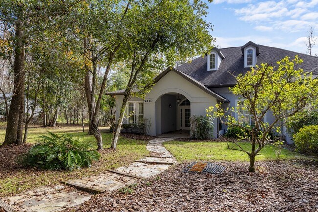 Building Photo - Executive Lakefront in Gainesville - Available NOW