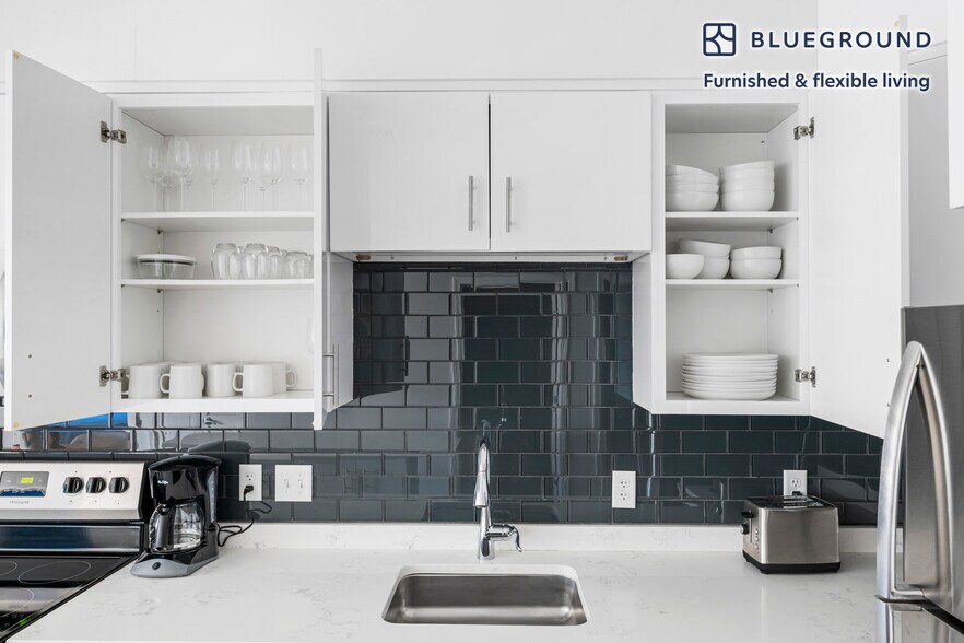 Building Photo - 10 Essex St