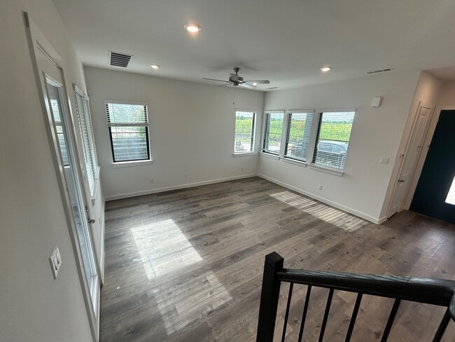 Building Photo - 3331 Loam Ln