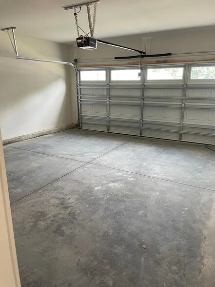 Garage - 2511 Greenmarket Dr