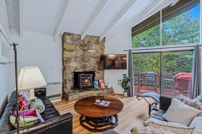 Building Photo - 2364 Willard Rd