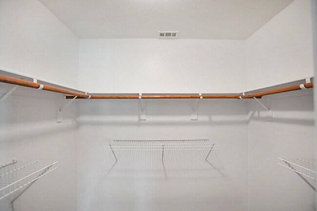 Building Photo - Southwest Pool Home With First Floor Bed And Bath