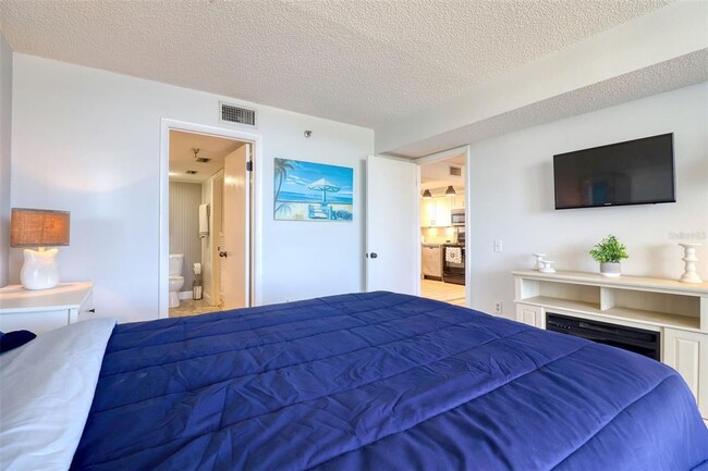 Building Photo - 5915 Sea Ranch Dr