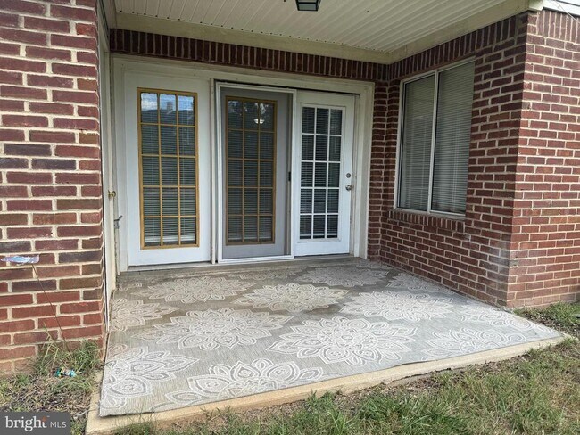 Building Photo - 2125 Wainwright Ct