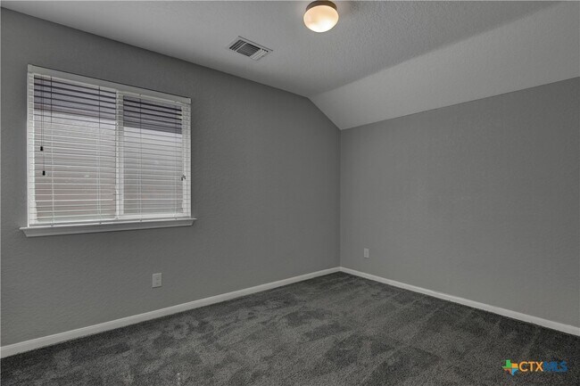 Building Photo - 240 Oak Creek Way