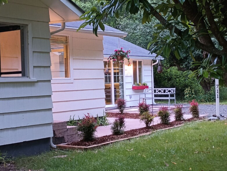 Primary Photo - 711 N Third St