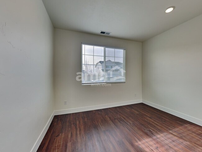 Building Photo - 9358 W Clancy St