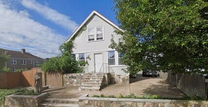 Building Photo - 1034 N Main St