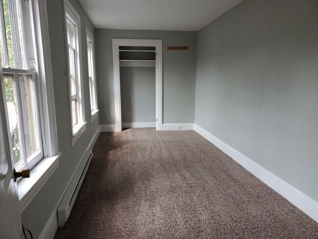 Building Photo - 4 Bedroom 1.5 Bath Home in Lancaster City