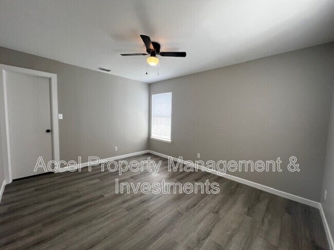 Building Photo - 2912 Ozark Ave