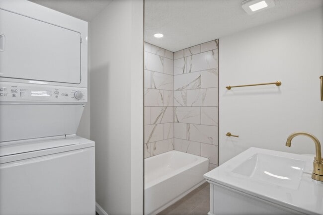 Building Photo - COMPLETELY RENOVATED 4BR HOME - MOVE-IN SPECIAL