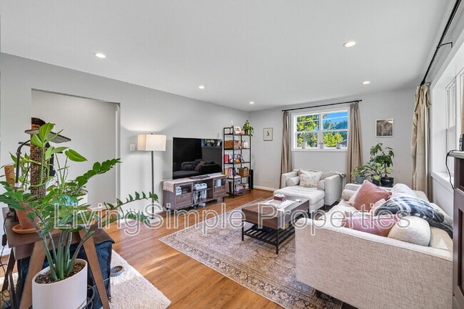 Building Photo - 422 Eisner St