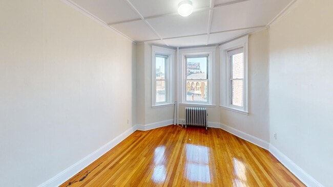 Building Photo - 9/1 - No Fee! Split style 2BR in the heart of the Fenway