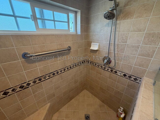 Building Photo - 237 Novara Dr