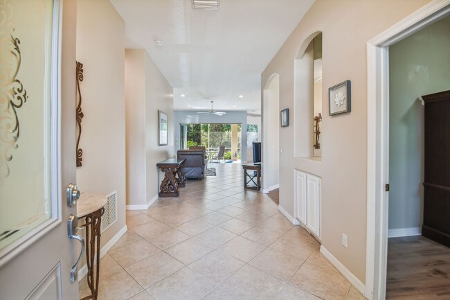 Building Photo - 3 Bed, 2 Bath Single Family Home in Sarasota