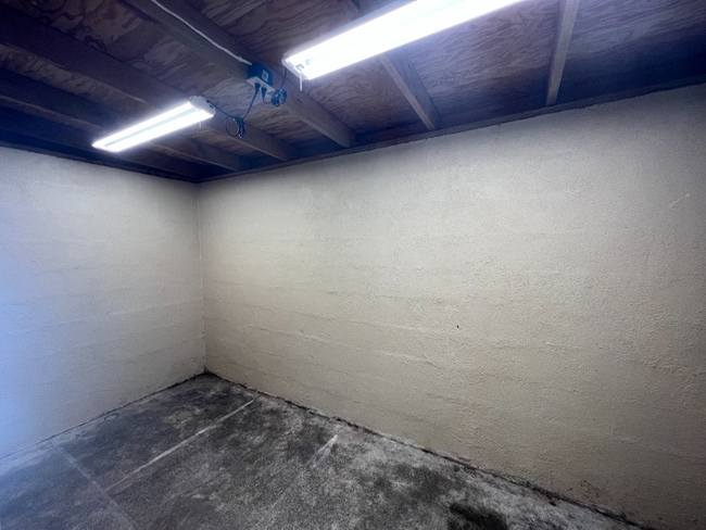 Building Photo - 1279 Manulani St
