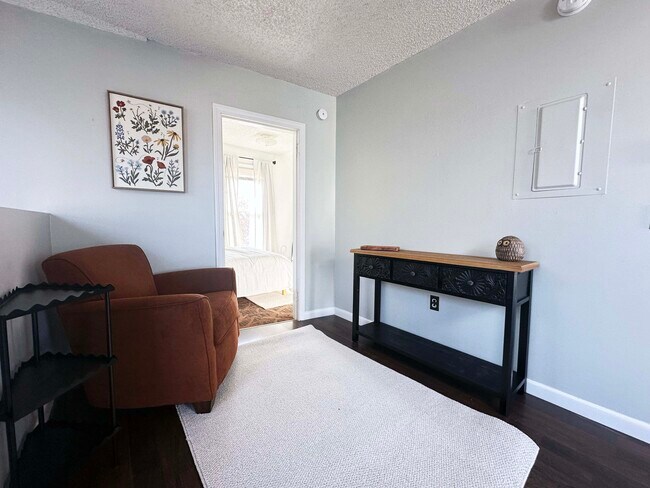 Building Photo - 13 Center St