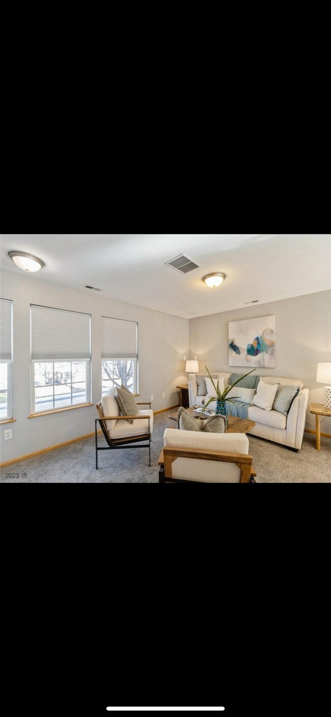 Building Photo - 15220 Greenbelt Dr