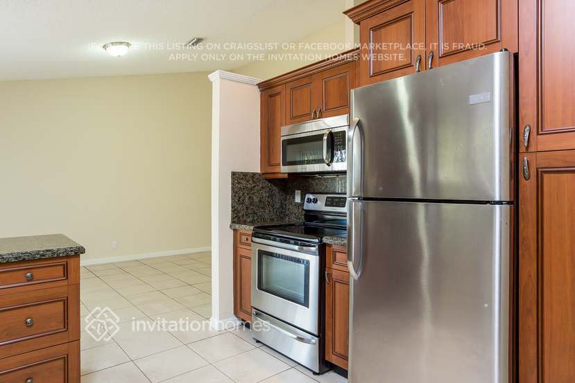 Building Photo - 7425 SW 12th Ct