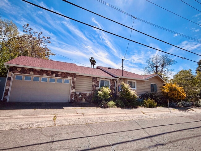 Building Photo - Welcome to this stunning 4-bedroom, 2-bath...