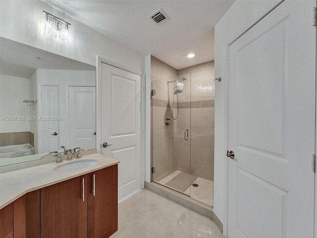 Building Photo - 1945 S Ocean Dr