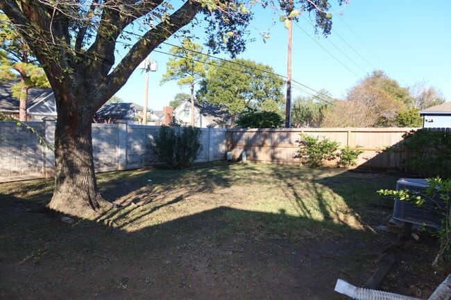 Building Photo - 13134 Worthington St