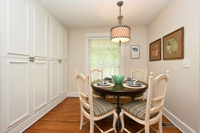 Building Photo - **RARE BRENTWOOD FIND, A MASTERCLASS IN ELEGANT SOUTHERN DESIGN**