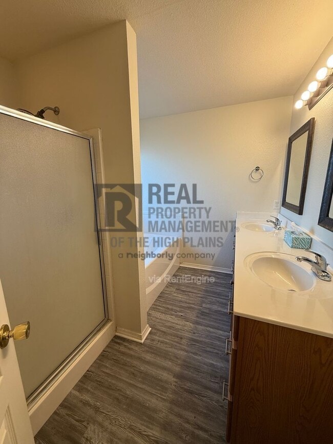 Building Photo - 1004 Pikes Peak Dr