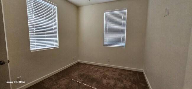 Building Photo - 2536 W Pikes Peak Dr