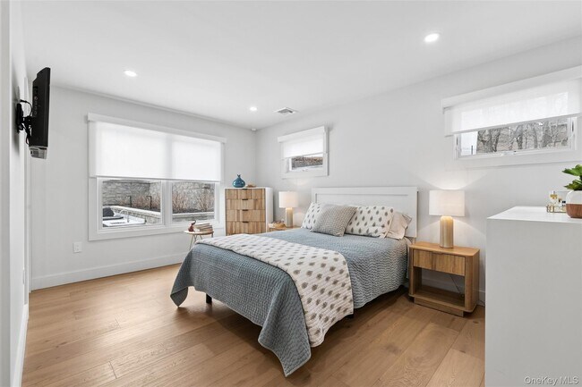 Building Photo - 6 W Landing Rd